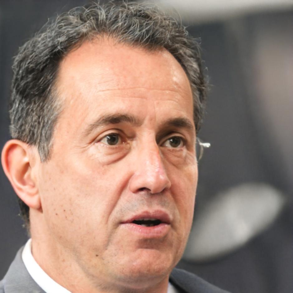 Financial analysis instructor Henrik Vandenberg